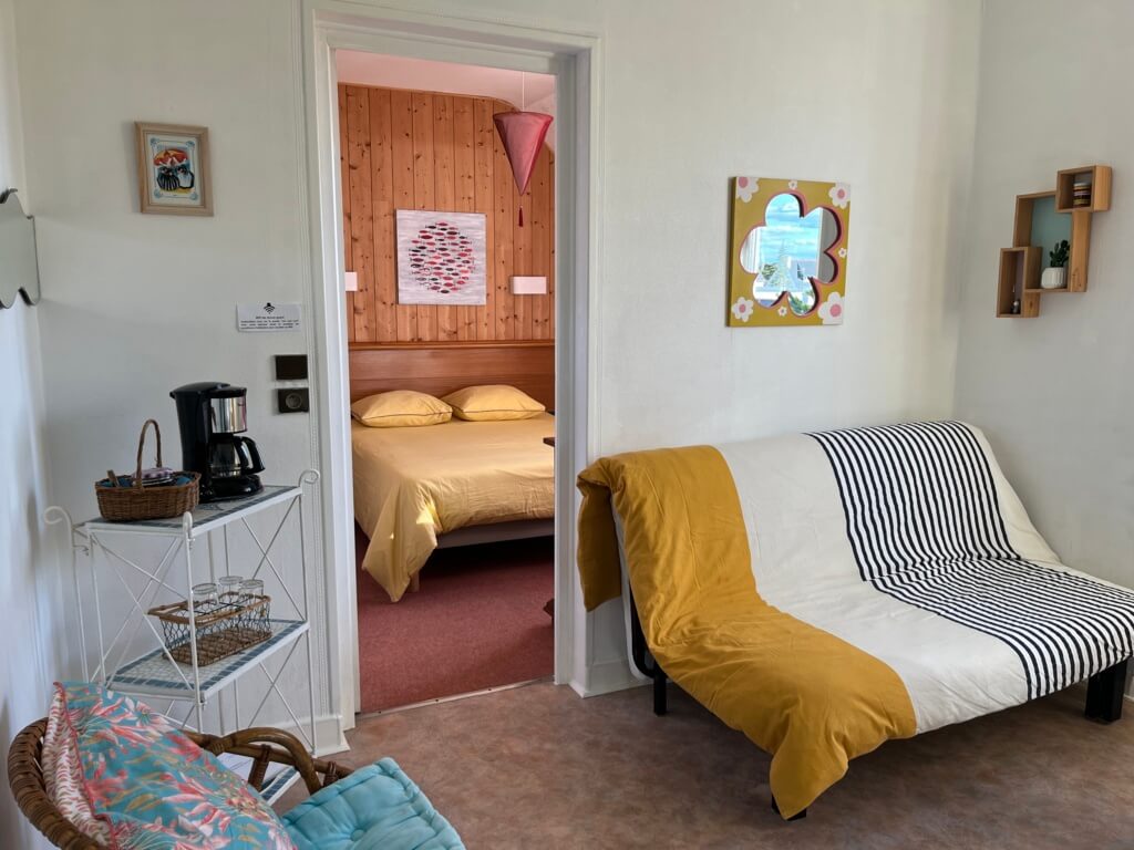 vue traversante pièce à vivre chambre du studio Garo de la Résidence les Dunes à l'Ile-Tudy